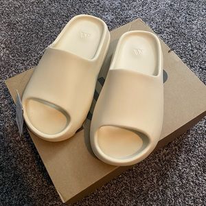Brand New Bone Men’s Yeezy Slides